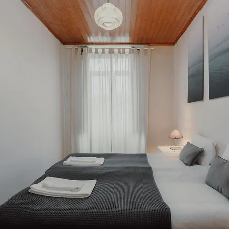 Alegria Four - Bedroom House Gasthof Porto
