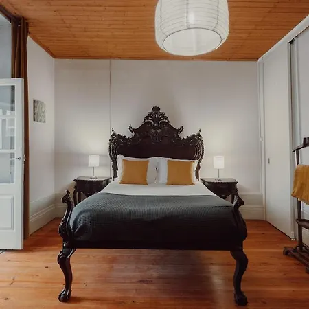 Alegria Four - Bedroom House Oporto