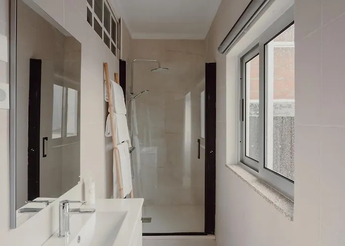 Alegria Four - Bedroom House 게스트하우스 3*